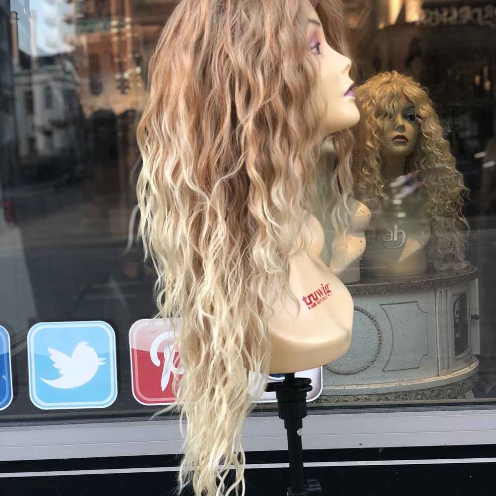 Long Honey Blonde Ombre Soft Swiss Lace Front Wig 2026 - Picture 2 of 8
